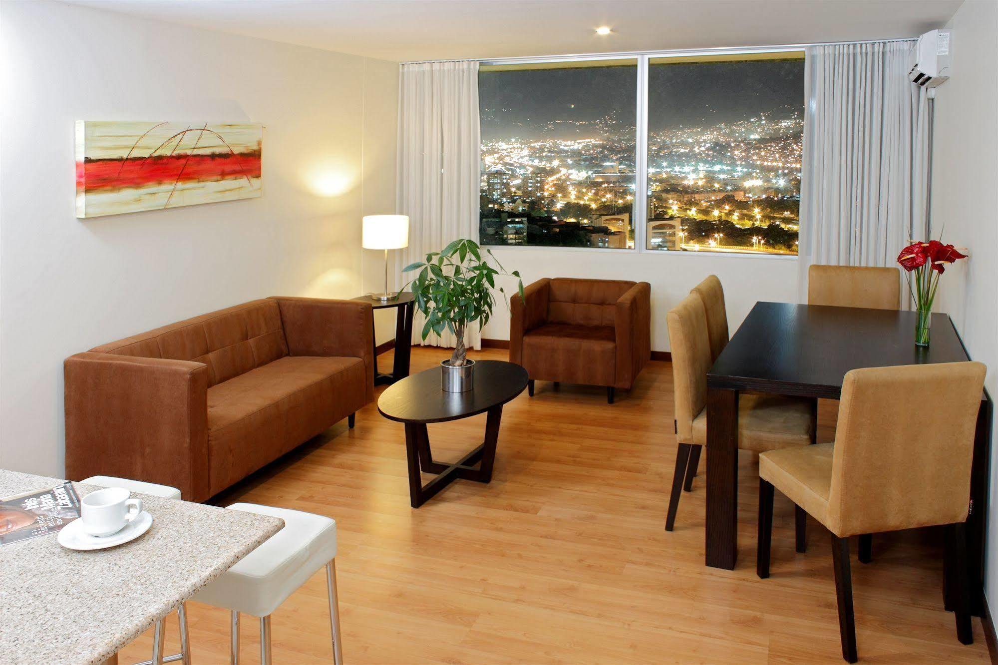 Estelar Apartamentos Medellín Esterno foto