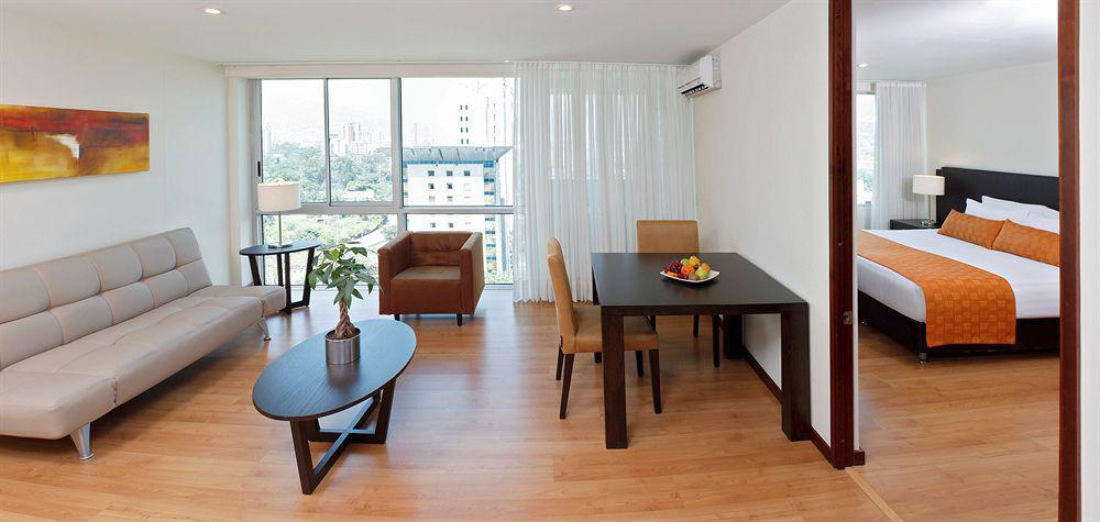 Estelar Apartamentos Medellín Esterno foto